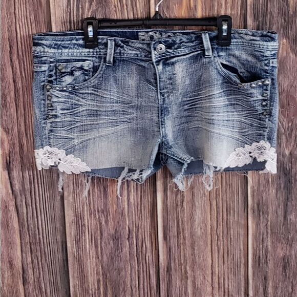 3 for $25 BONGO Jean Shorts - Picture 2 of 7